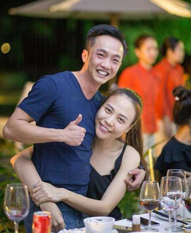 Đàm Thu Trang khoe ảnh toàn cảnh biệt thự bạc tỷ về đêm, dân tình chỉ mải nhìn khoảnh khắc cực tình của 2 vợ chồng-3