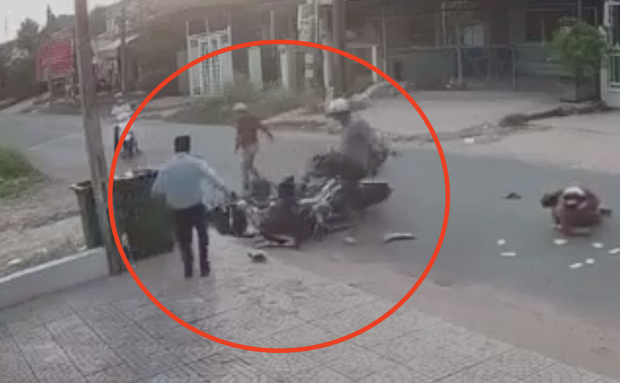 Nữ sinh bị đánh bầm dập sau va chạm giao thông: Em không nghĩ mình bị đánh nhiều đến vậy, sờ lên mặt đầy máu”-4