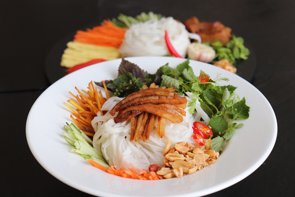 Thưởng thức phở Thìn vừa quen, vừa lạ ở Vinpearl-7