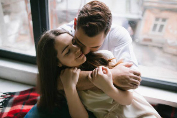 Tôi mê giọng hát karaoke của vợ anh hàng xóm-1