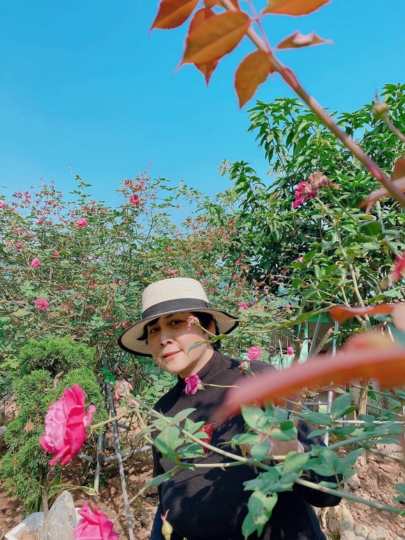 Khu vườn tràn ngập hoa thơm của NSND Minh Hằng, cuộc sống đáng mơ ước khi về hưu-1