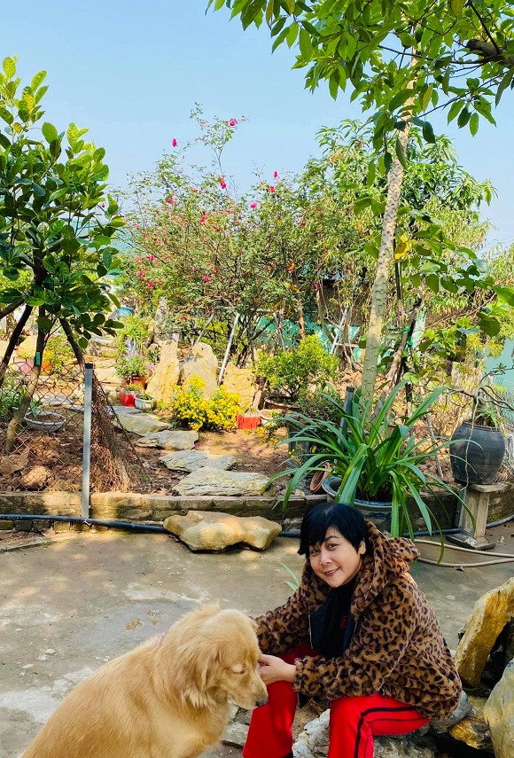 Khu vườn tràn ngập hoa thơm của NSND Minh Hằng, cuộc sống đáng mơ ước khi về hưu-10