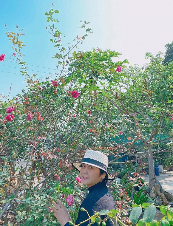 Khu vườn tràn ngập hoa thơm của NSND Minh Hằng, cuộc sống đáng mơ ước khi về hưu-11