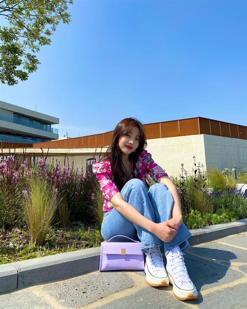 Nhiều nhặn gì đâu, sao Hàn cứ diện quanh 3 mẫu giày này là sành điệu trọn mùa-11