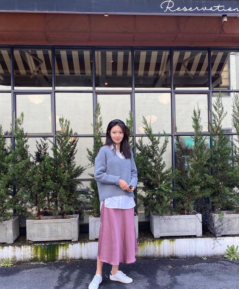 Nhiều nhặn gì đâu, sao Hàn cứ diện quanh 3 mẫu giày này là sành điệu trọn mùa-9