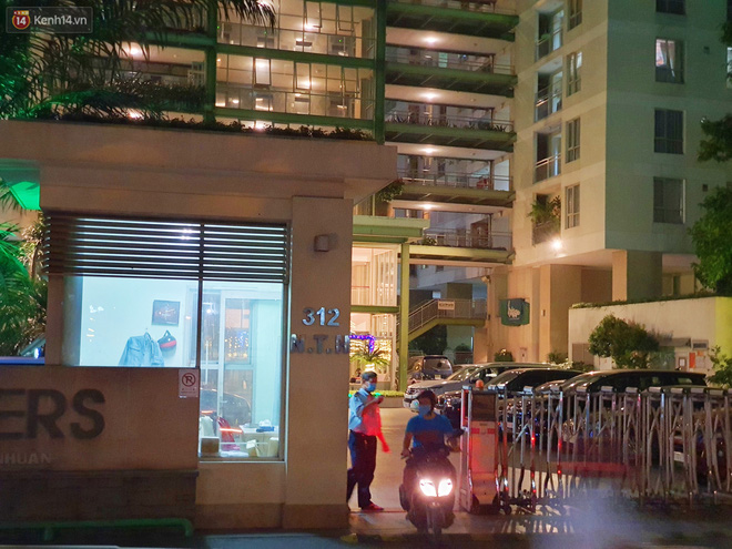 Hàng xóm đau xót trước sự ra đi của danh hài Chí Tài: Ổng thân thiện lắm, gặp ai cũng chào, hay cho kẹo các cháu ở chung cư-1