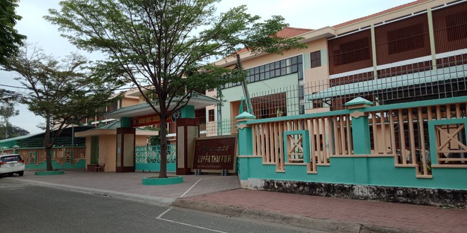 Nữ sinh lớp 8 nhảy từ lầu 2 ở trường học bị gãy xương chậu, dập gan-1