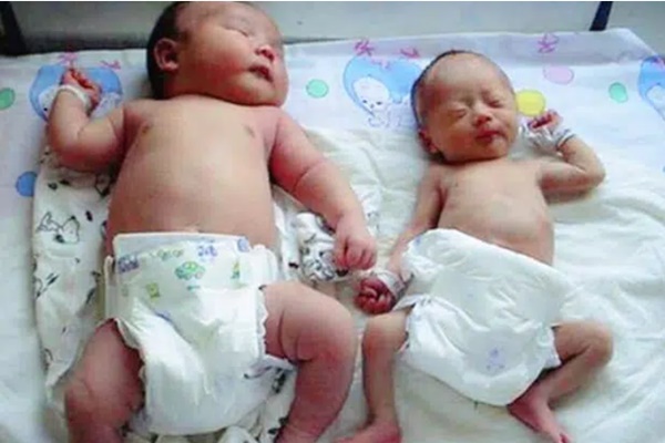 Hú vía xem clip em bé suýt văng khỏi chiếc võng điện đung đưa tốc độ nhanh, vật dụng có thể khiến trẻ tử vong nhưng nhiều mẹ vẫn dùng-2