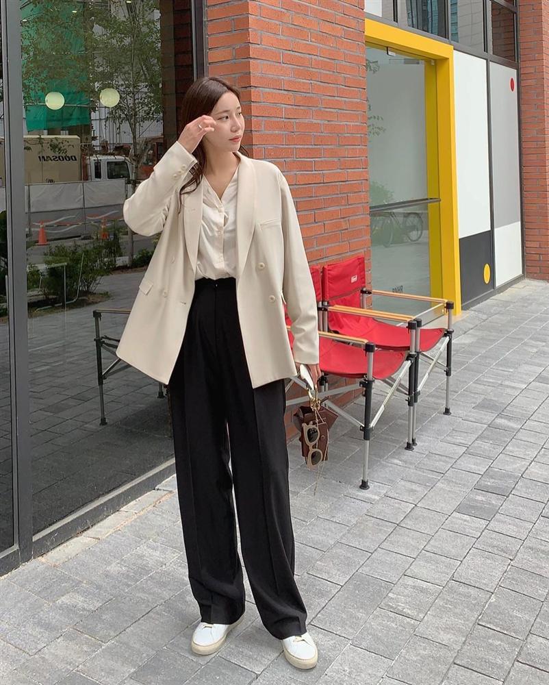 Chọn blazer không khéo có thể biến thành bà cô lỗi thời nhưng bạn mặc 4 kiểu này thì chỉ trẻ xinh, thanh lịch trở lên-5