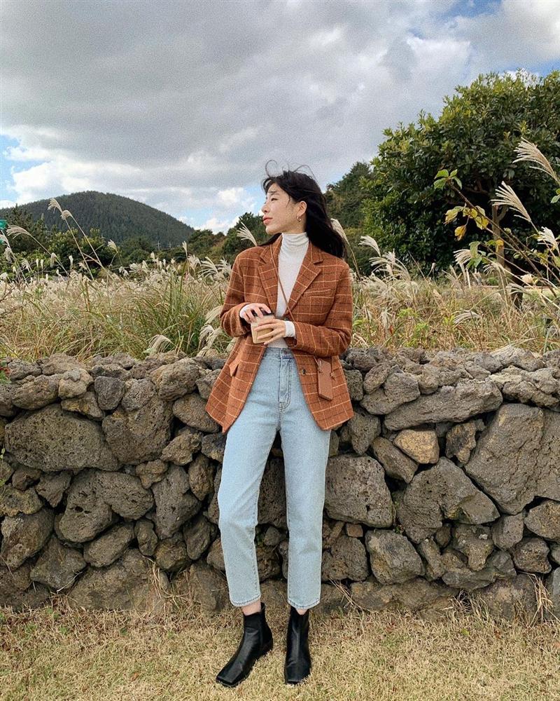 Chọn blazer không khéo có thể biến thành bà cô lỗi thời nhưng bạn mặc 4 kiểu này thì chỉ trẻ xinh, thanh lịch trở lên-11