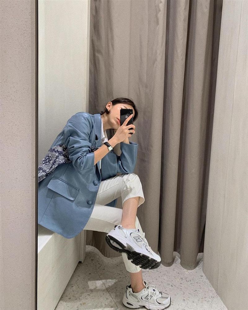 Chọn blazer không khéo có thể biến thành bà cô lỗi thời nhưng bạn mặc 4 kiểu này thì chỉ trẻ xinh, thanh lịch trở lên-13