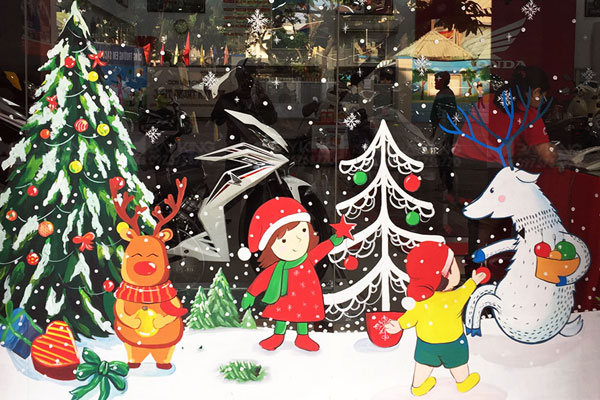 Đến năm 2024, không gian ngày Lễ Giáng sinh sẽ trở nên thú vị hơn với các họa tiết đầy màu sắc trên cửa kính. Vẽ ông già tuyết trên cửa kính sẽ mang lại cảm giác ấm áp, tạo nên một không khí Noel đầy phấn khích và hạnh phúc. Hãy xem hình ảnh liên quan để trải nghiệm không gian Giáng sinh nhộn nhịp sẽ như thế nào nhé.
