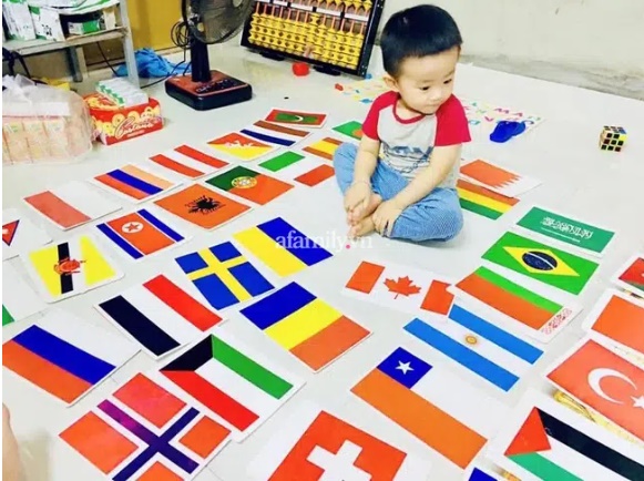 Cậu bé 3 tuổi nói tiếng Anh như gió, có trí nhớ kinh ngạc, bố tiết lộ bí quyết giúp con tự học phụ huynh nào cũng có thể làm theo-1