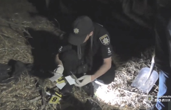 Mất tích từ 5 tháng trước, người đàn ông 68 tuổi bất ngờ được tìm thấy trong 14 bao nilon gây chấn động, thiếu nữ 16 tuổi lập tức bị bắt giam-2