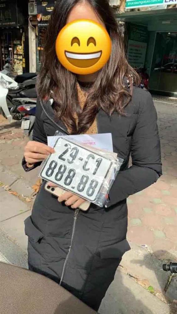 Cô gái trẻ bốc được biển ngũ quý 8 cho chiếc Honda SH, 1 tuần sau sang tay với giá kỷ lục 900 triệu đồng-1