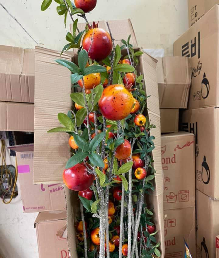 Cành lựu 3 màu phong thủy, chị em bỏ tiền triệu mua trưng Tết-1