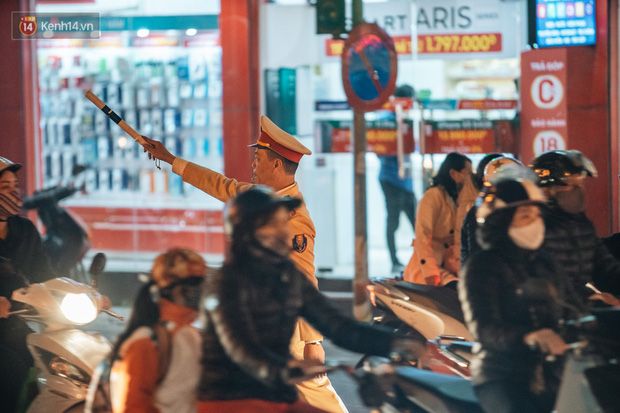 Chuyện ở Hà Nội: Ùn tắc không mất đi, nó chỉ chuyển từ đường này sang đường khác!-24