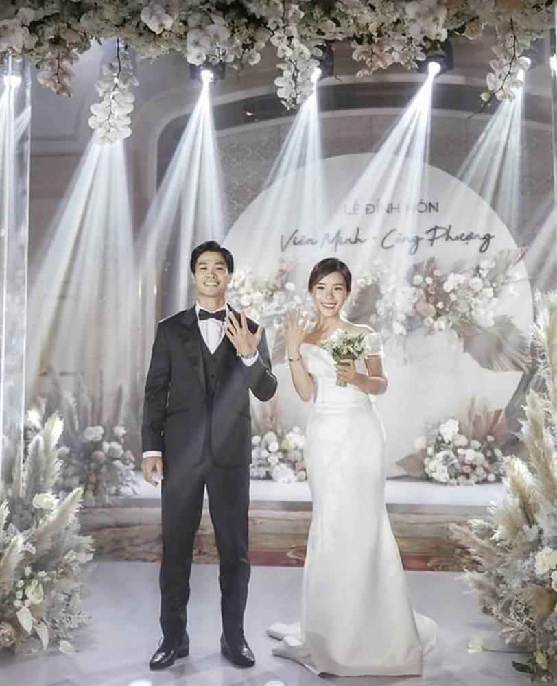 Công Phượng sau 3 đám cưới đình đám ngồi trà chanh chém gió với Văn Hậu, bị bạn quay lén khuôn mặt mãn nguyện khi là người đã có vợ-2