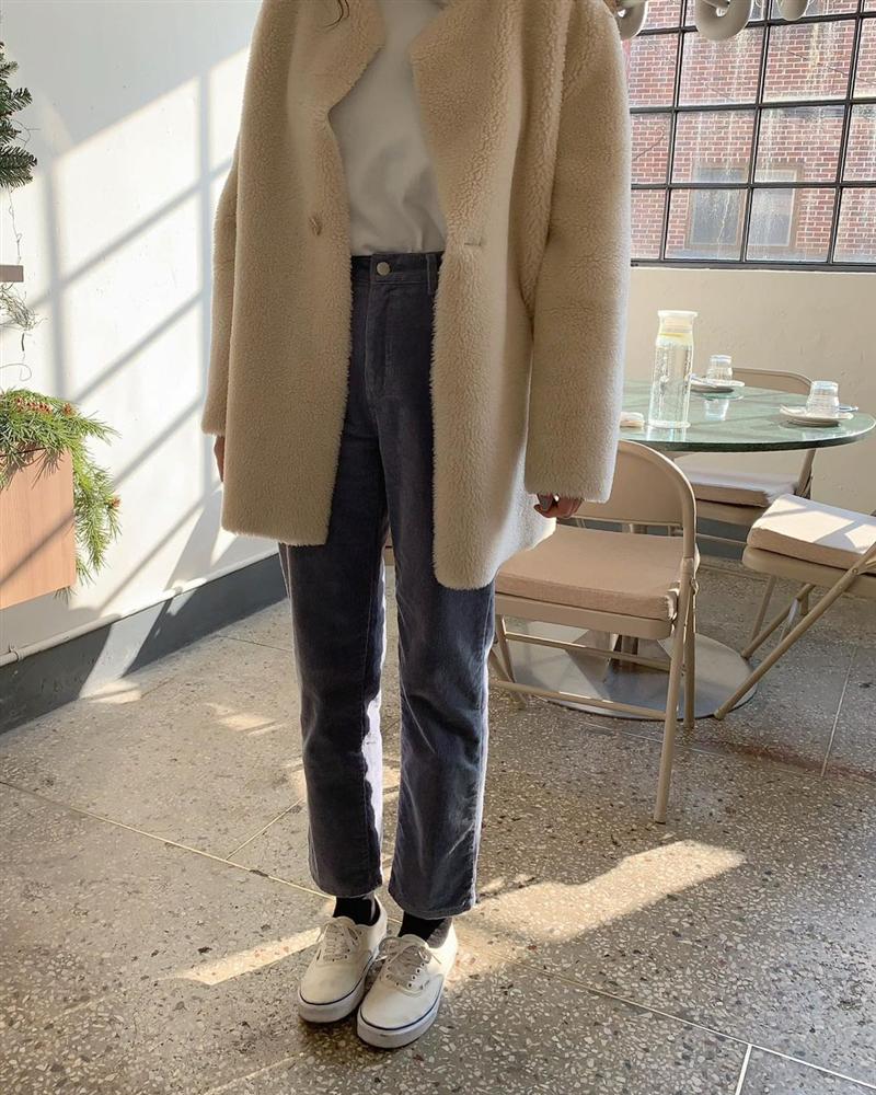 Những outfit sành điệu 100 điểm thường có 5 items này, bạn mau sắm bằng hết để style lên như diều gặp gió-16