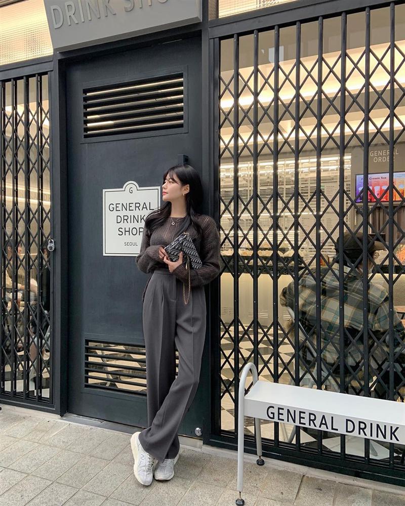 Những outfit sành điệu 100 điểm thường có 5 items này, bạn mau sắm bằng hết để style lên như diều gặp gió-17