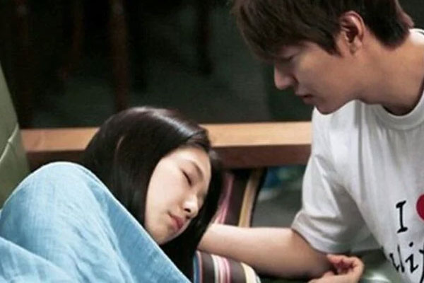 Yêu nhau cả năm, người yêu không cho tôi đụng vào người nhưng khi vượt rào, cô ấy thú nhận một điều khiến tôi dở khóc dở cười-1