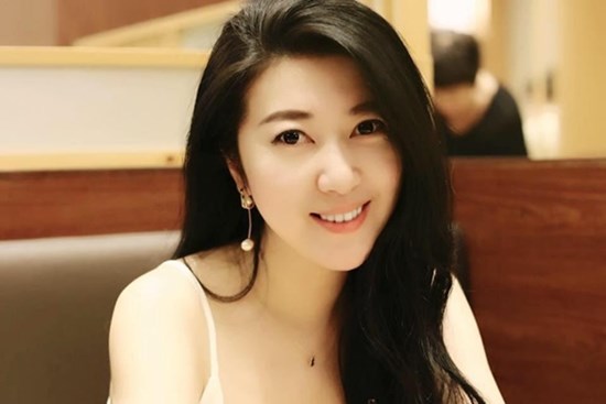 Cô gái xinh đẹp nghi là điệp viên TQ 