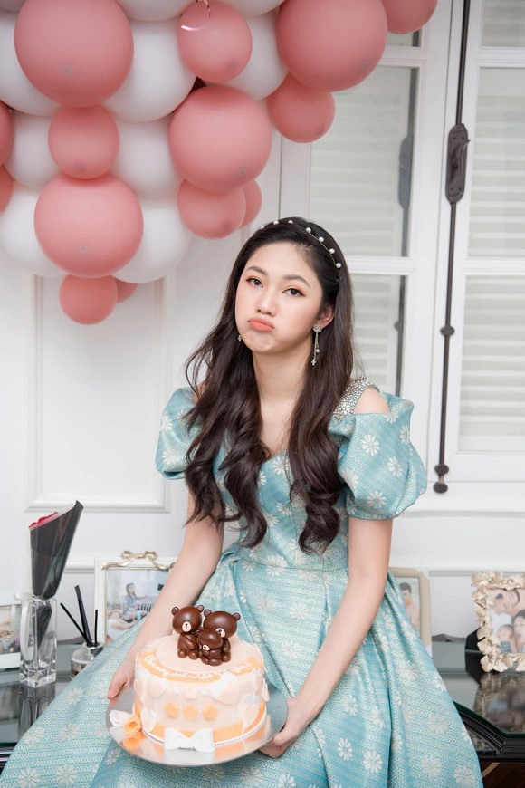 Á hậu Thanh Tú mừng sinh nhật chồng đại gia, ngọt ngào chẳng kém đêm tân hôn-10