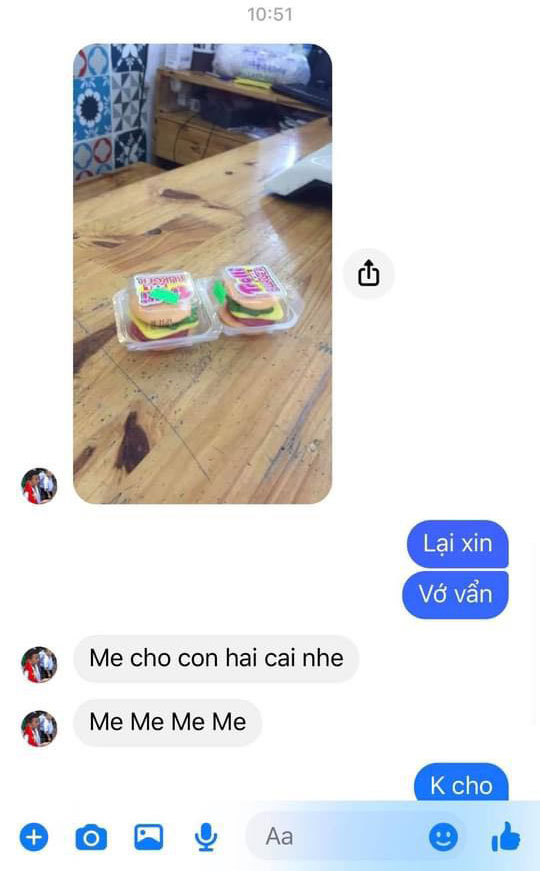 Nhà có cửa hàng bánh kẹo, bé trai ngày nào cũng làm 1 việc khiến mẹ cạn lời nhưng dân mạng lại nhìn thấy điểm đáng khen-3