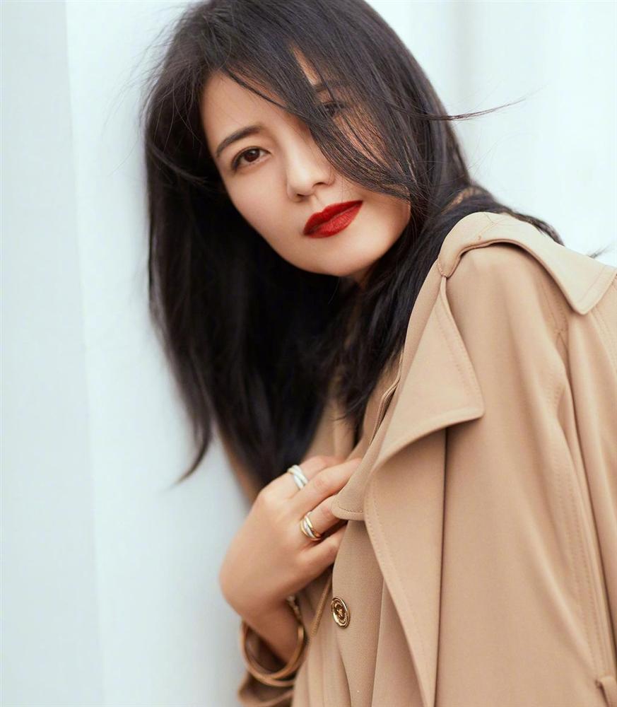 Cao Viên Viên trẻ trung khó tin ở tuổi 41: Style đẹp mê chỉ là phụ, công chính thuộc về một kiểu tóc kỳ diệu-11