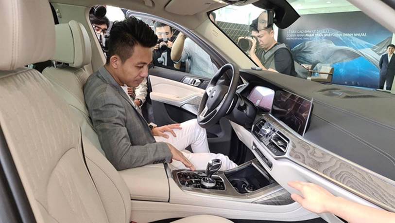 Một người tiết lộ cách đại gia Minh Nhựa đi mua một lúc 3 chiếc xe ô tô hạng sang bằng cách nở nụ cười nhẹ như lông hồng, đẳng cấp đại gia chính là đây!?-4