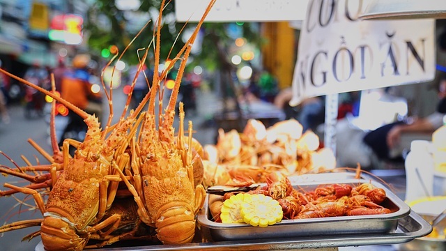 Chạy xe ôm rồi lập tiệm hải sản, cô gái kiếm chục triệu đồng mỗi tháng-4