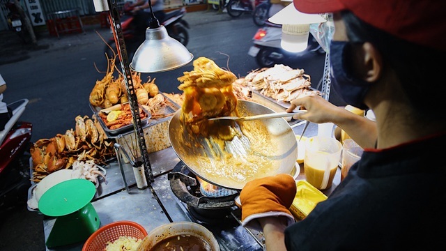 Chạy xe ôm rồi lập tiệm hải sản, cô gái kiếm chục triệu đồng mỗi tháng-6