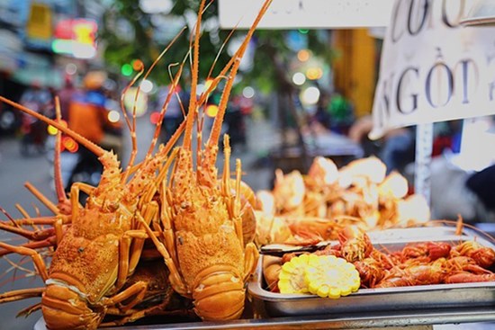 Chạy xe ôm rồi lập tiệm hải sản, cô gái kiếm chục triệu đồng mỗi tháng