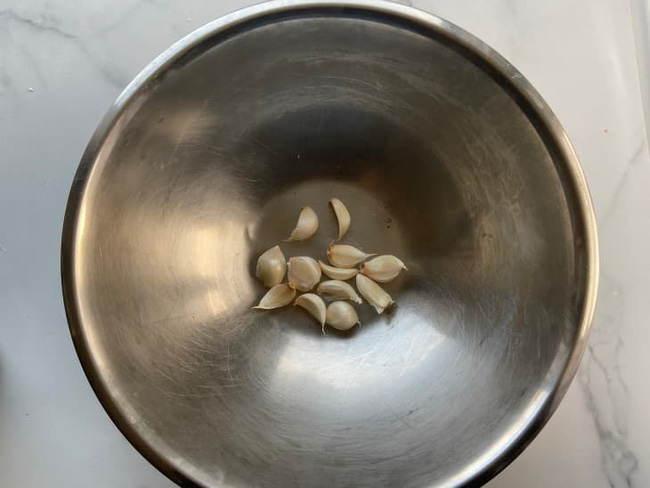 Thử 6 cách bóc tỏi và bạn sẽ biết đâu là cách đỉnh của chóp-4