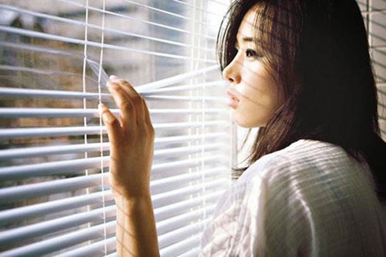 Bị mẹ gán nợ cho chồng già, tân hôn tôi hạnh phúc bật khóc vì hành động của chồng-1