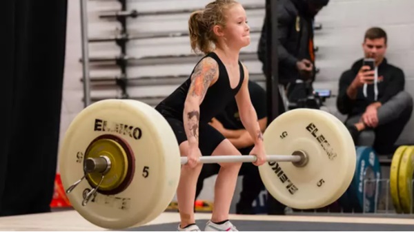 Bé gái 7 tuổi khỏe nhất thế giới nâng tạ 80 kg-2