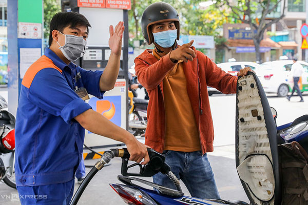 Giá xăng ngày 26/12: Đón Tết Dương lịch, giá tăng mạnh-2