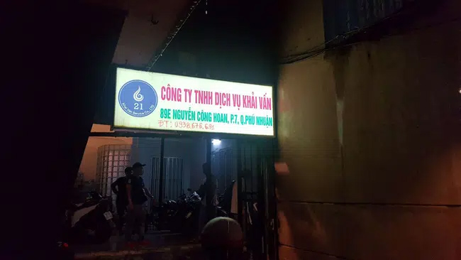 TP.HCM: Đột kích động massage đồng tính phát hiện 33 nam giới trần truồng, giá vé 90 nghìn/lượt, có dịch vụ tắm tiên và quan hệ-1