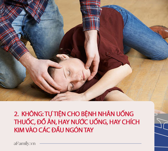 Thấy người bị đột quỵ, bác sĩ chỉ ra 3 điều NÊN LÀM và 3 điều KHÔNG NÊN LÀM để an toàn cho bệnh nhân-6