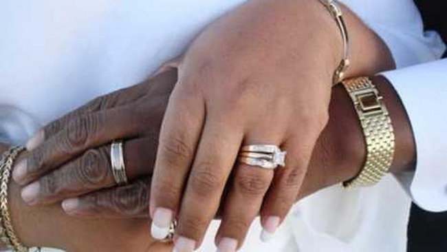 Chồng gọi điện hỏi thăm mẹ vợ mỗi ngày, vợ theo dõi rồi phát hiện chuyện tình trái khoáy giữa 2 người và cái kết đắng lòng-2