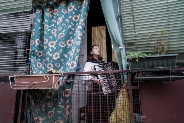 Nhìn lại năm 2020 qua 46 bức ảnh ấn tượng nhất: Một năm đầy biến động, thế giới quay cuồng trong thiên tai dịch bệnh và những mất mát không thể nào quên-25