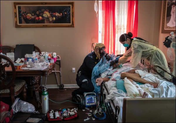 Nhìn lại năm 2020 qua 46 bức ảnh ấn tượng nhất: Một năm đầy biến động, thế giới quay cuồng trong thiên tai dịch bệnh và những mất mát không thể nào quên-26