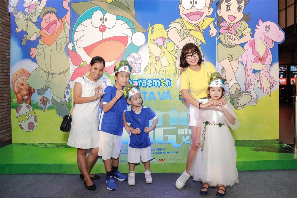 Hình ảnh mới nhất của con gái Mai Phương: Lớn phổng phao, xinh như bản sao của mẹ, thích thú đi chơi bên Ốc Thanh Vân và bảo mẫu-4