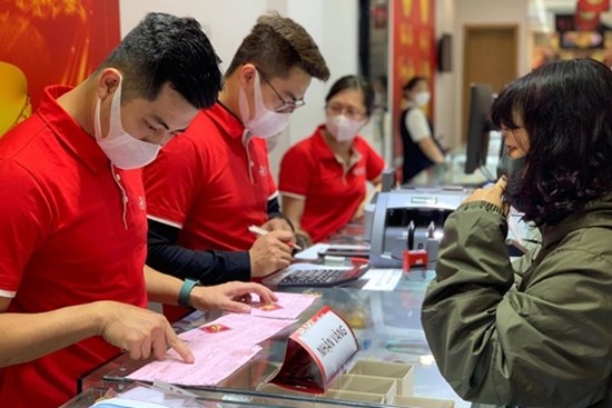 Giá vàng hôm nay 12/12: USD chờ trợ lực, vàng được đà tăng