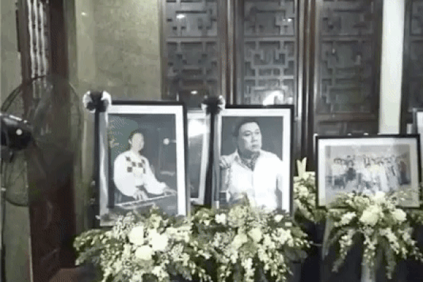 Việt Hương, Phi Nhung đến đưa thi hài nghệ sĩ Chí Tài về nhà tang lễ-3