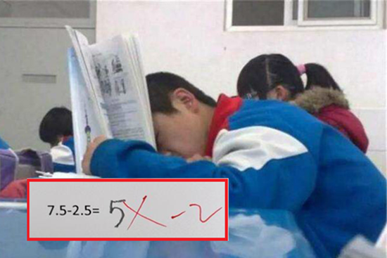 Con gái khóc nức nở vì bị gạch đáp án