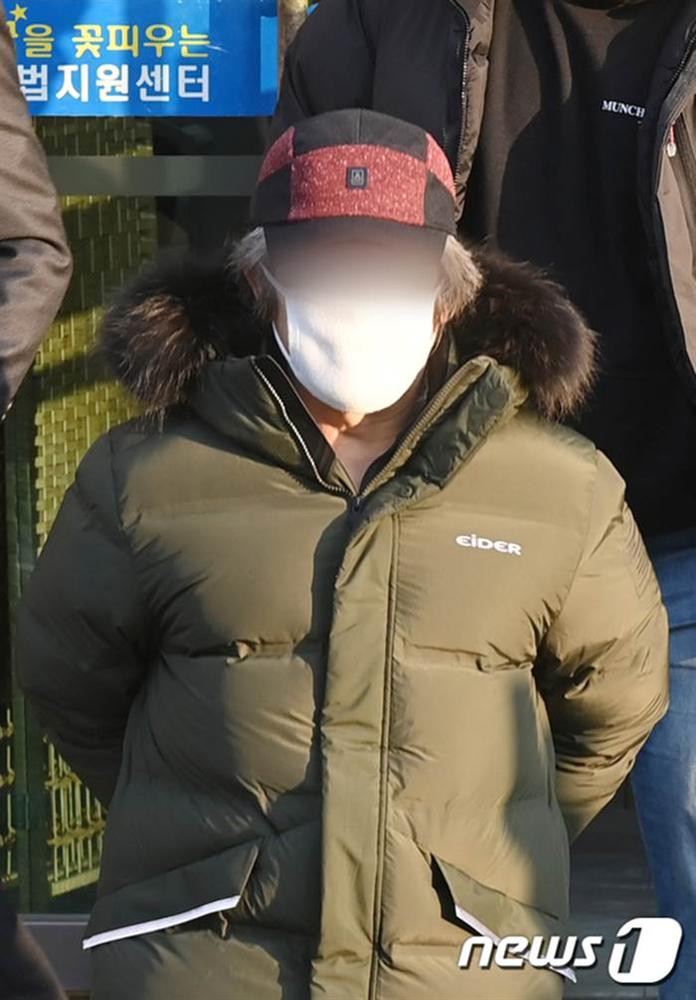 Tên tội phạm ấu dâm vụ bé Nayoung vừa được thả tự do vào hôm nay, hé lộ lời nói đầu tiên của hắn và chi tiết kỳ lạ trên tay-5