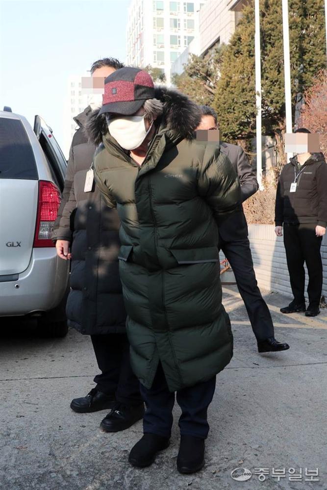 Tên tội phạm ấu dâm vụ bé Nayoung vừa được thả tự do vào hôm nay, hé lộ lời nói đầu tiên của hắn và chi tiết kỳ lạ trên tay-8