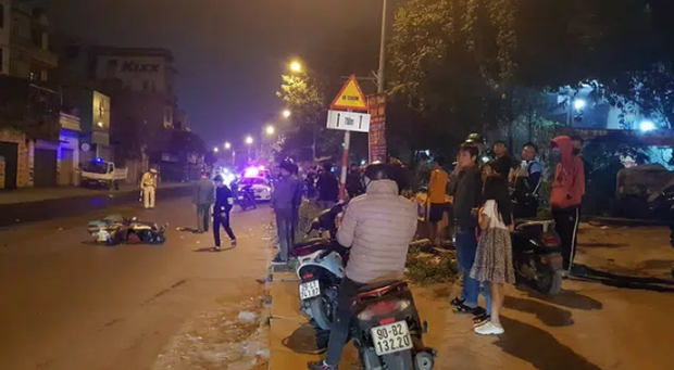 Hà Nội: Nam thanh niên chạy xe máy gần về đến nhà thì gặp nạn, bị xe tải cán qua người tử vong thương tâm-1