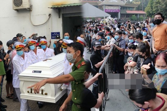 Đám đông hỗn loạn ùa vào tang lễ NS Chí Tài: Có người không đeo khẩu trang, 50 bảo vệ vẫn không kiểm soát được